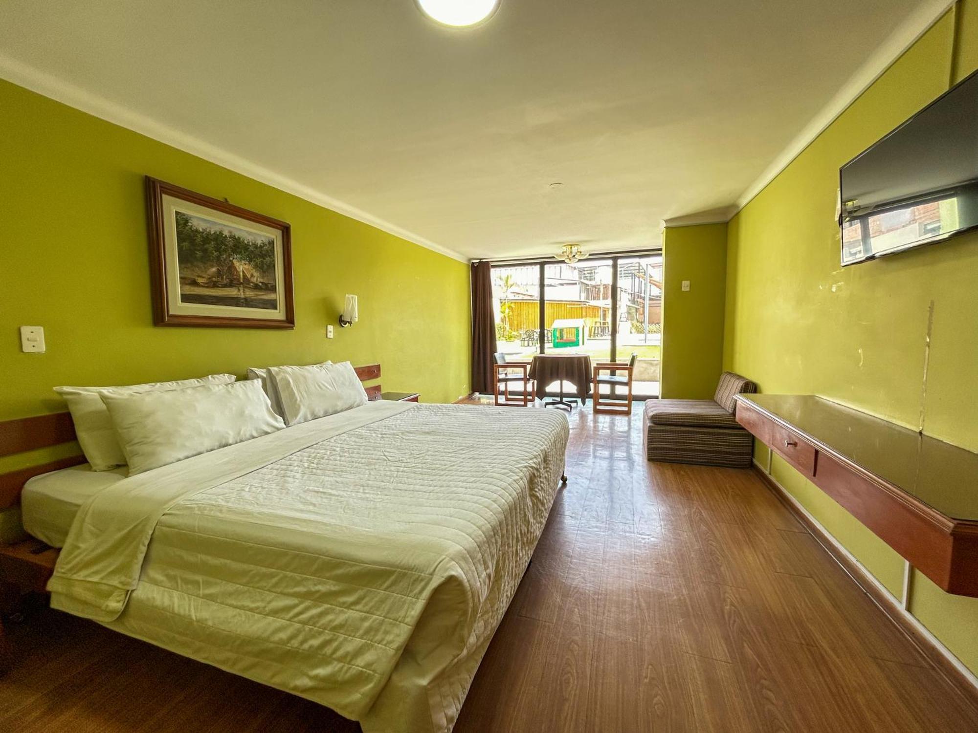 Holiday Suites Такна Стая снимка